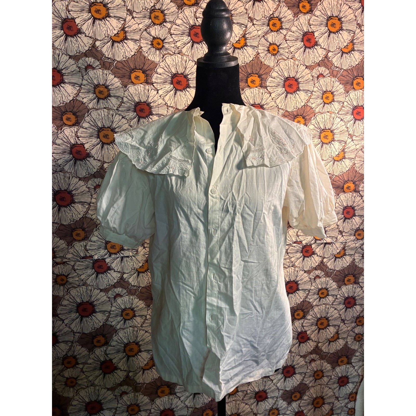 At Last Button Down Blouse Womens Medium White Embroidered Lace Collar Pintuck