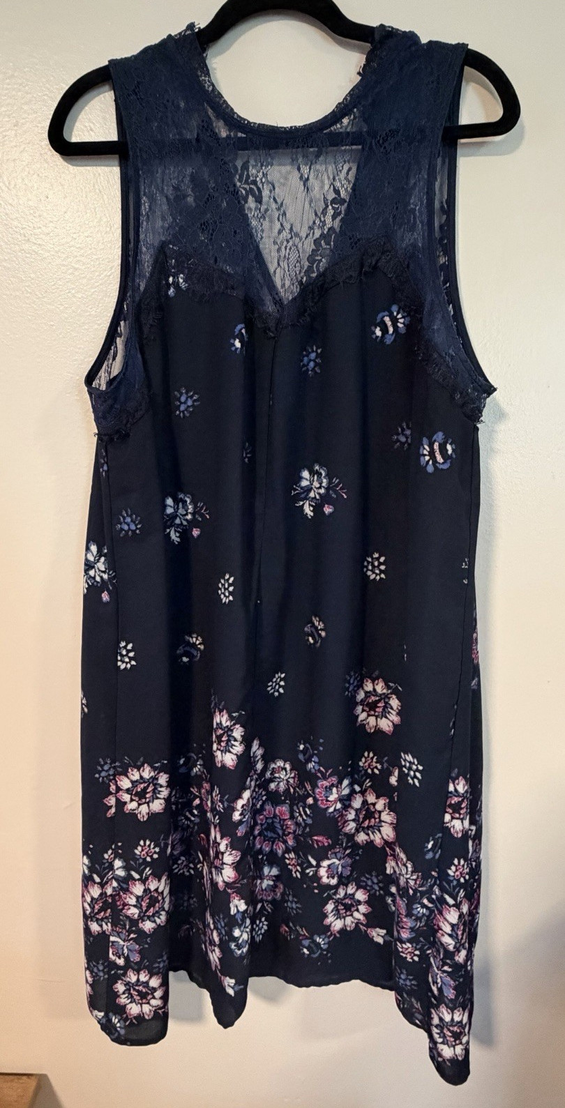 maurices Women Size 1 Blue Floral V-Neck Sleeveless Pullover Lace Yoke Tank