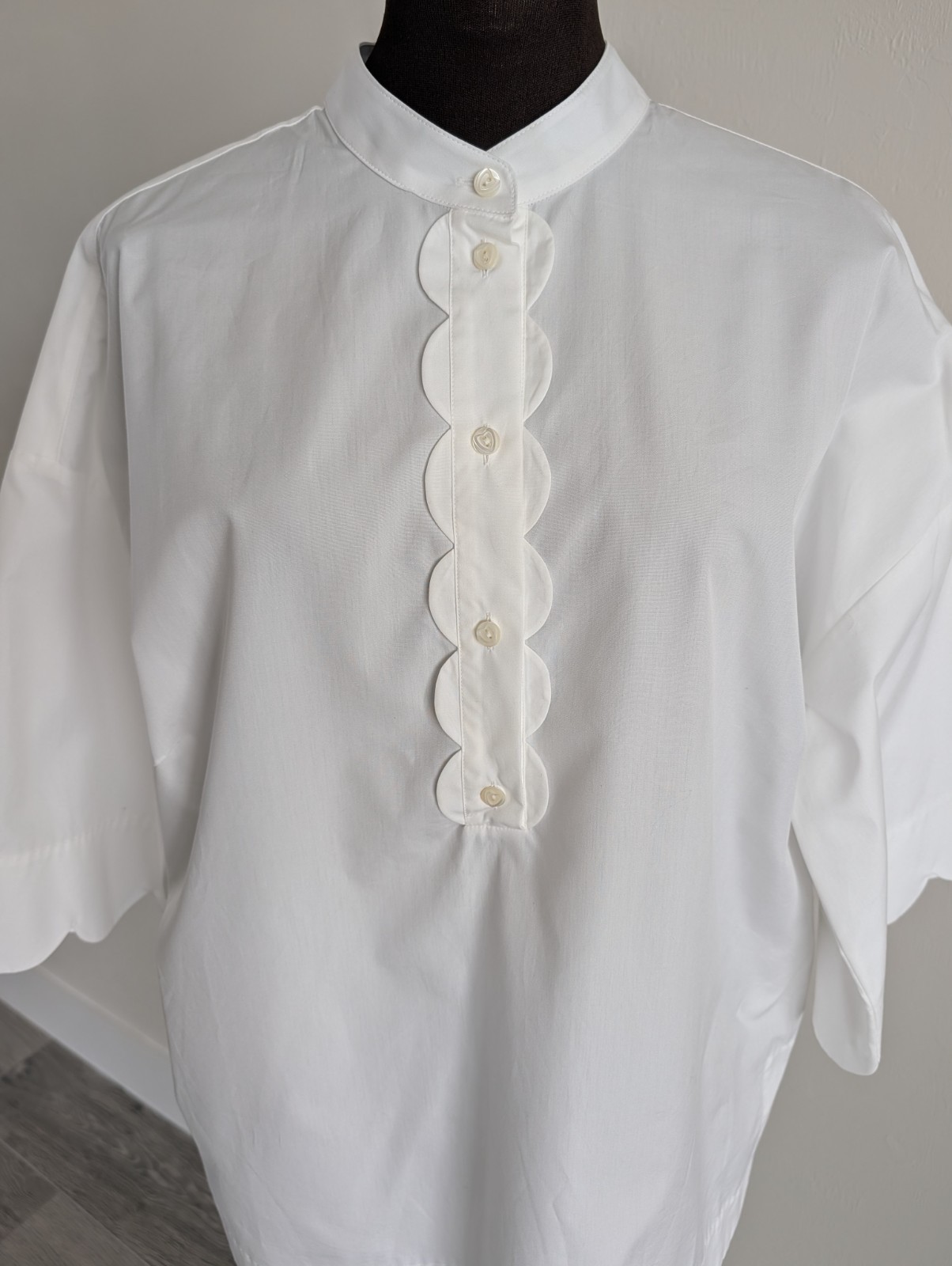 $650 New Escada white Cotton scallop collared button top blouse 40 10 L
