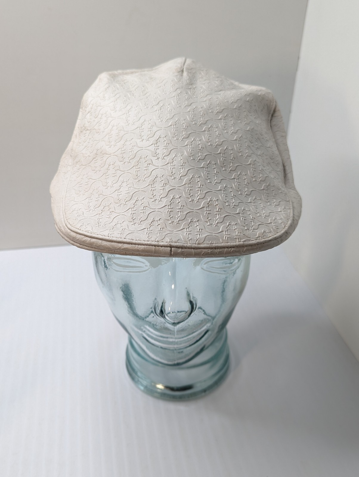 Kangol Kanganude Emb White Leather Flat Hat Cap Kangaroo Print Size Medium RARE