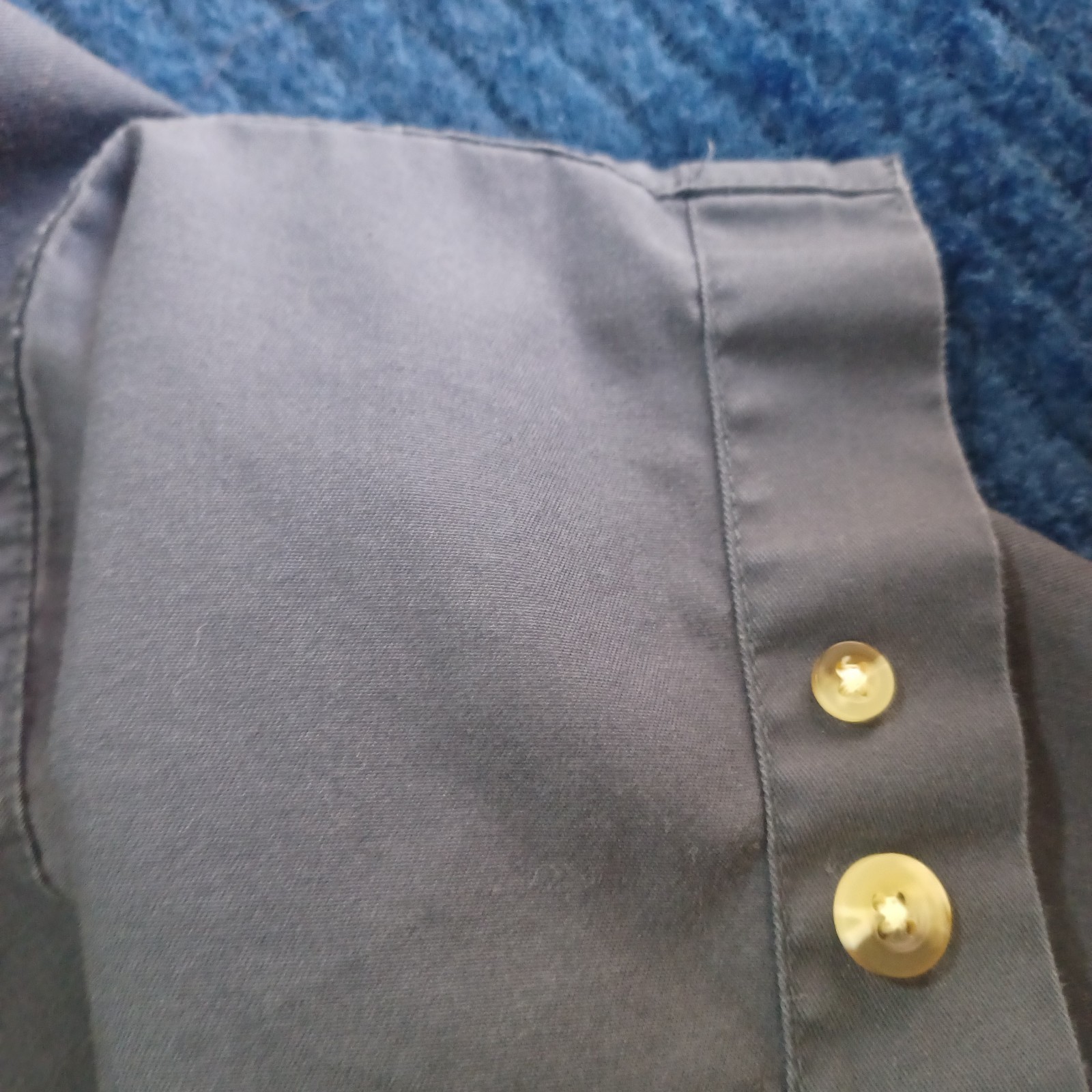 RedHead Button-down 100% Cotton Size Large versatile Addition to Any Season