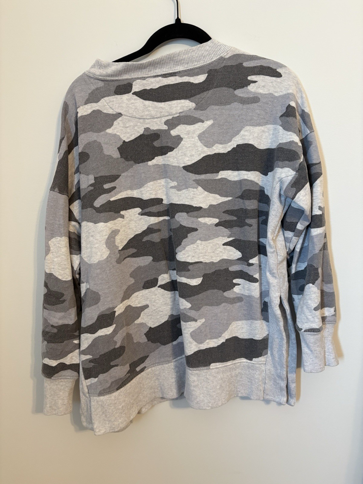 Aerie Women’s Gray Camo Crew Neck Sweater Lightweight Relaxed Fit L