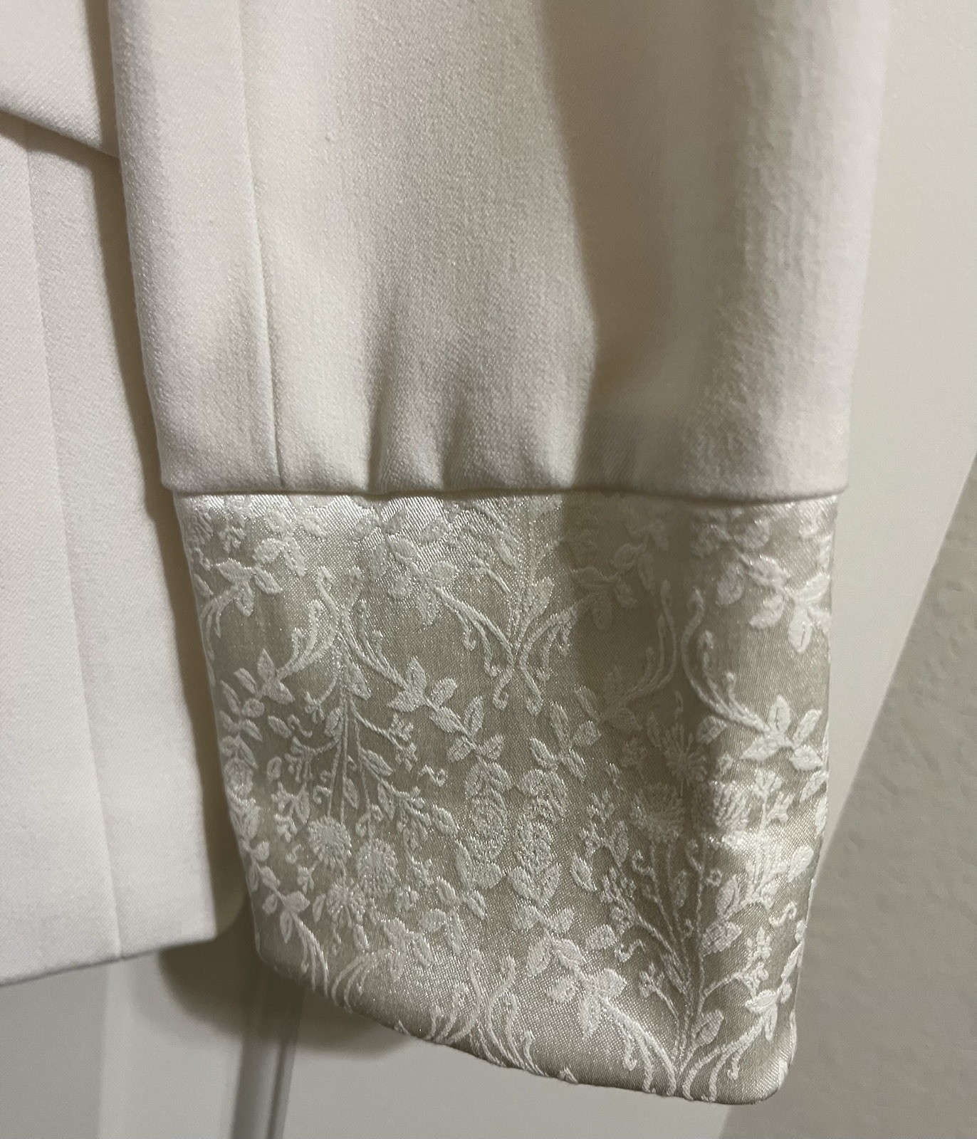 Apostrophe Women’s Blazer Jacket Ivory Crème 3 Button Closure Designed Cuff 6P