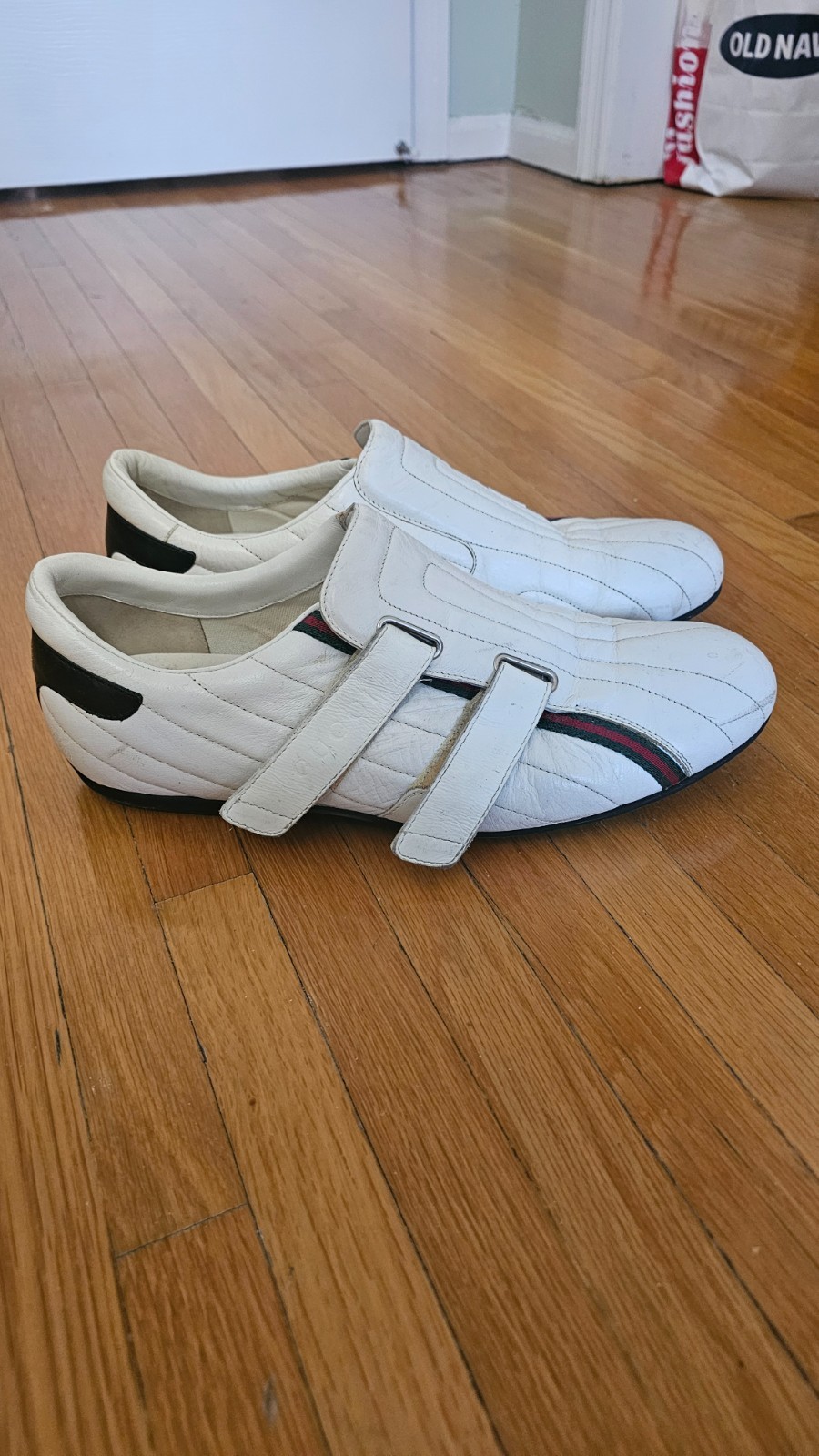 Gucci Men’s White Leather Strap Sneakers Green Red Web Logo Auth Size 9.5