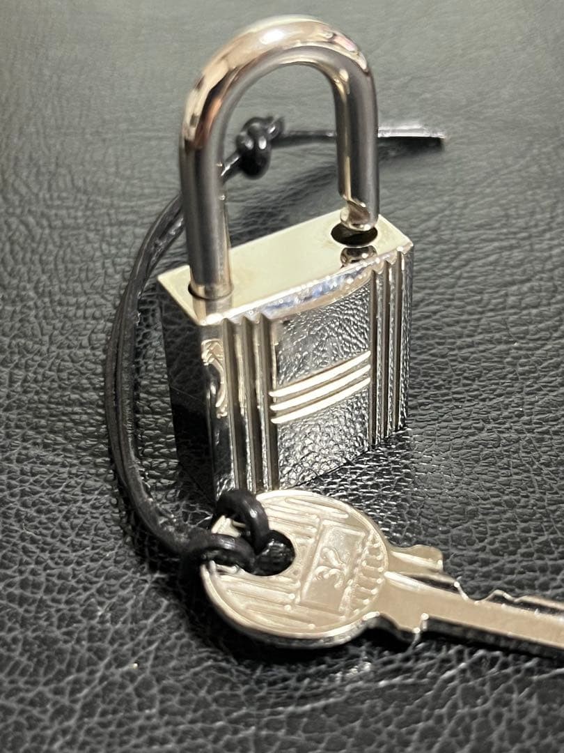 HERMES Set of Padlock Key Cadena Silver Charm Number random