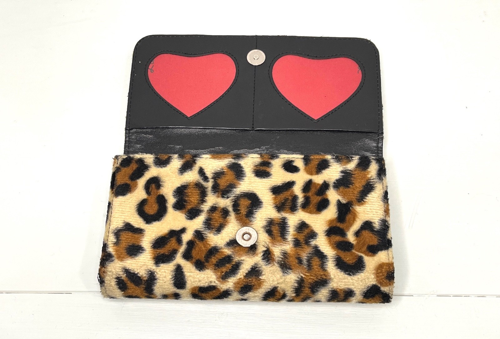 Pre-owned Lux de Ville Leopard Print Trifold Flap Wallet w/ Heart ID Window