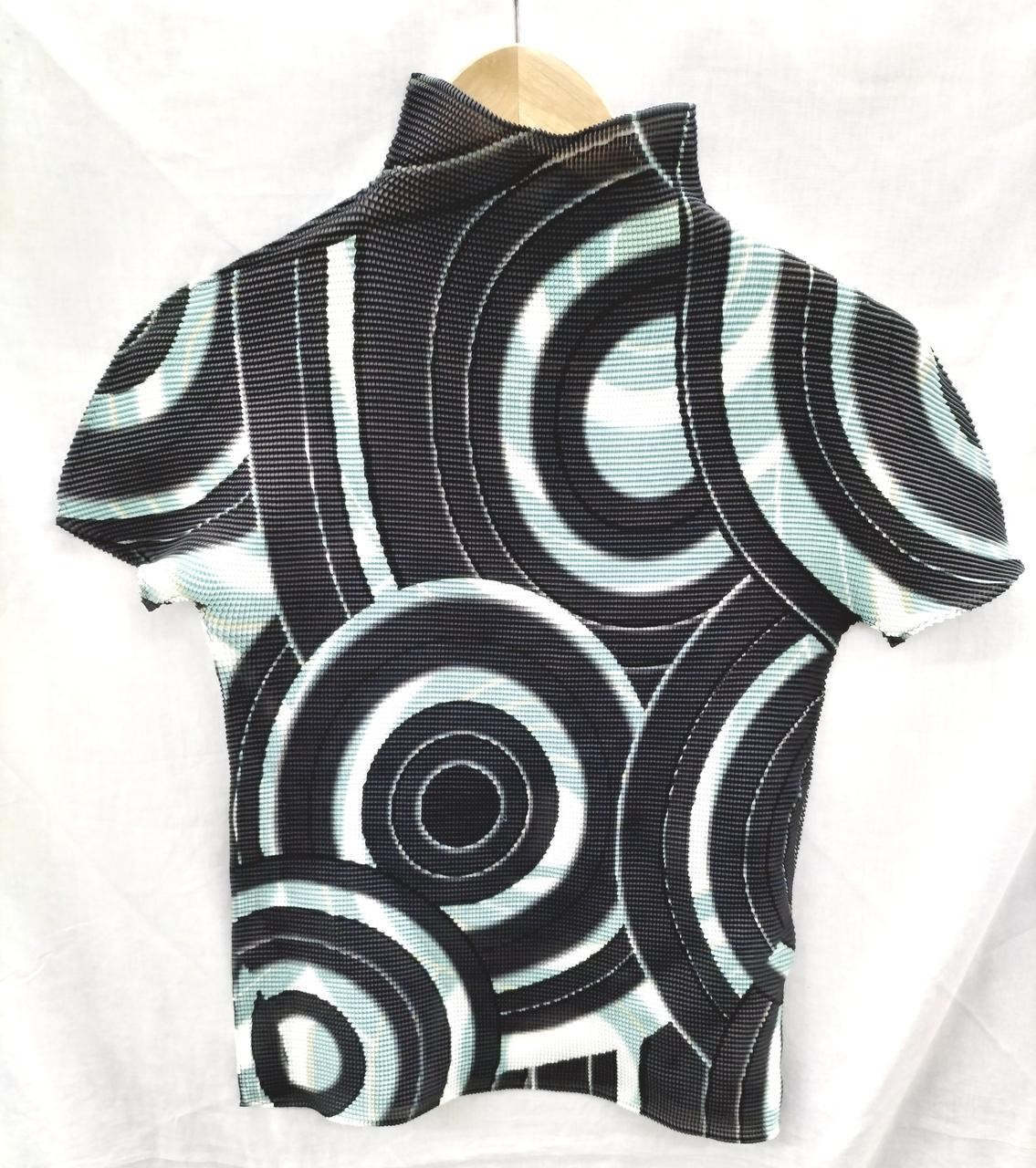 Issey Miyake Women’s Short Sleeve Top, 22in chest, 22in length