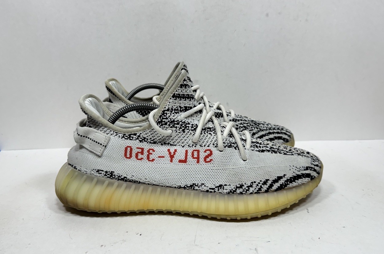 Adidas Yeezy Boost 350 V2 Zebra Men’s 10.5 White Black Primeknit Sneakers CP9654