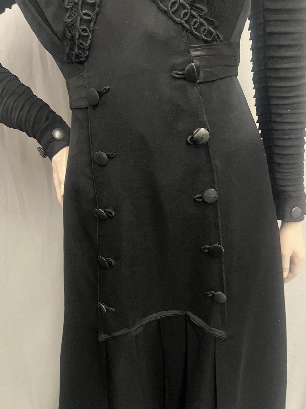 1906-1910 Black Wool Daytime Winter Dress