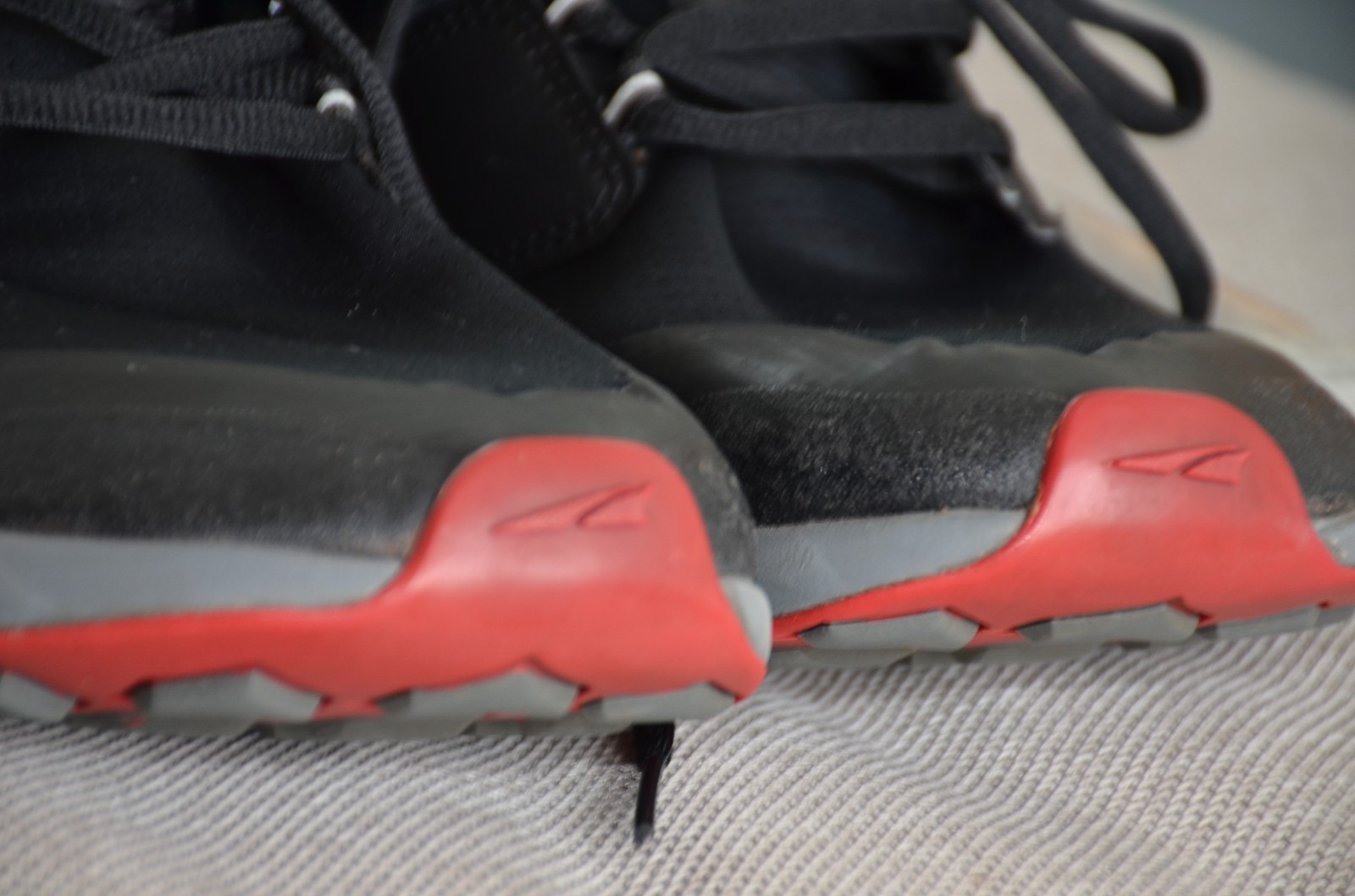 USED ALTRA Men Superior 5 Sneakers Running Gym Crossfit AL0A546Z Black/Red 10.5