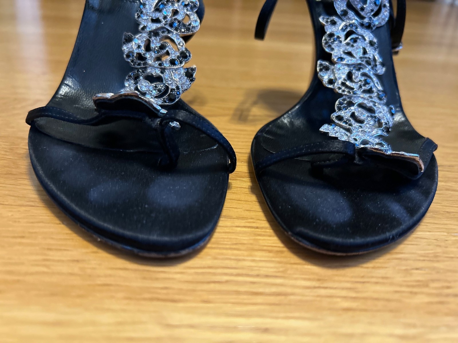 SERGIO ROSSI Black & Silver Satin Crystal T-Strap Sandals Size 6 IT 36 Good Cond