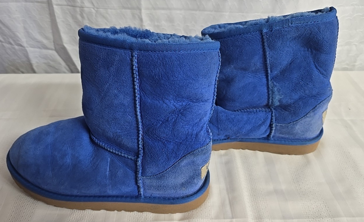 UGG Women’s 6 Blue Suede Mid-Calf Snow Boots Lined Round Toe Pull-On