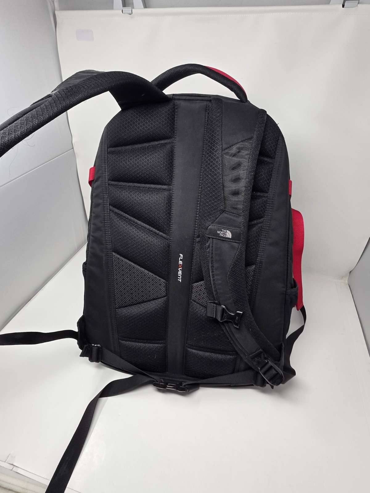 North Face Recon Backpack Blue/Red. Great bag for hiking, travel and school bag