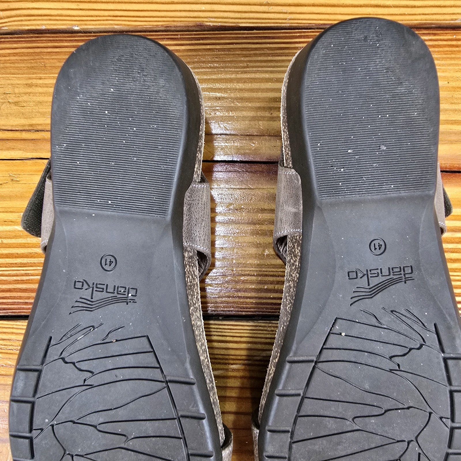 $130 DANSKO US 10.5-11 EU 41 Stone Leather REECE Sandals 6024795300 Pristine!!