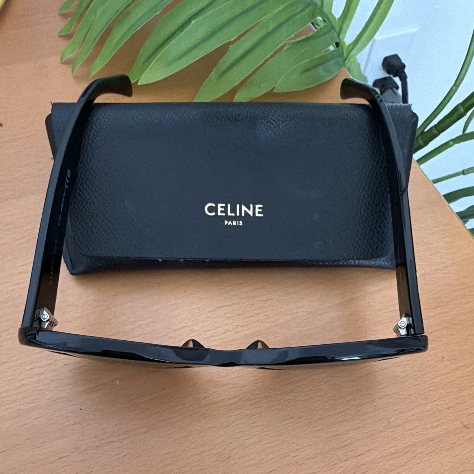 Authentic CELINE CL40194U Triomphe Oval Sunglasses Black Frame UV400