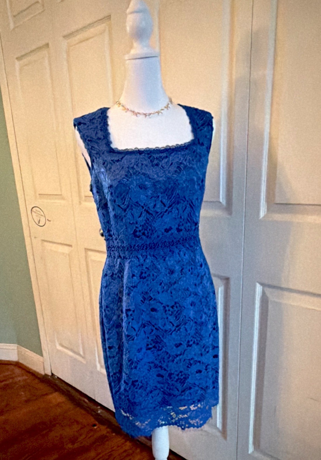 Ann Taylor Women’s 6P Petites Blue Floral Lace Square Neck Sheath Knee Zip