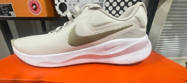 Women’s Size 10.5 Nike Revolution 7 Color Phantom/Neutral Olive NEW