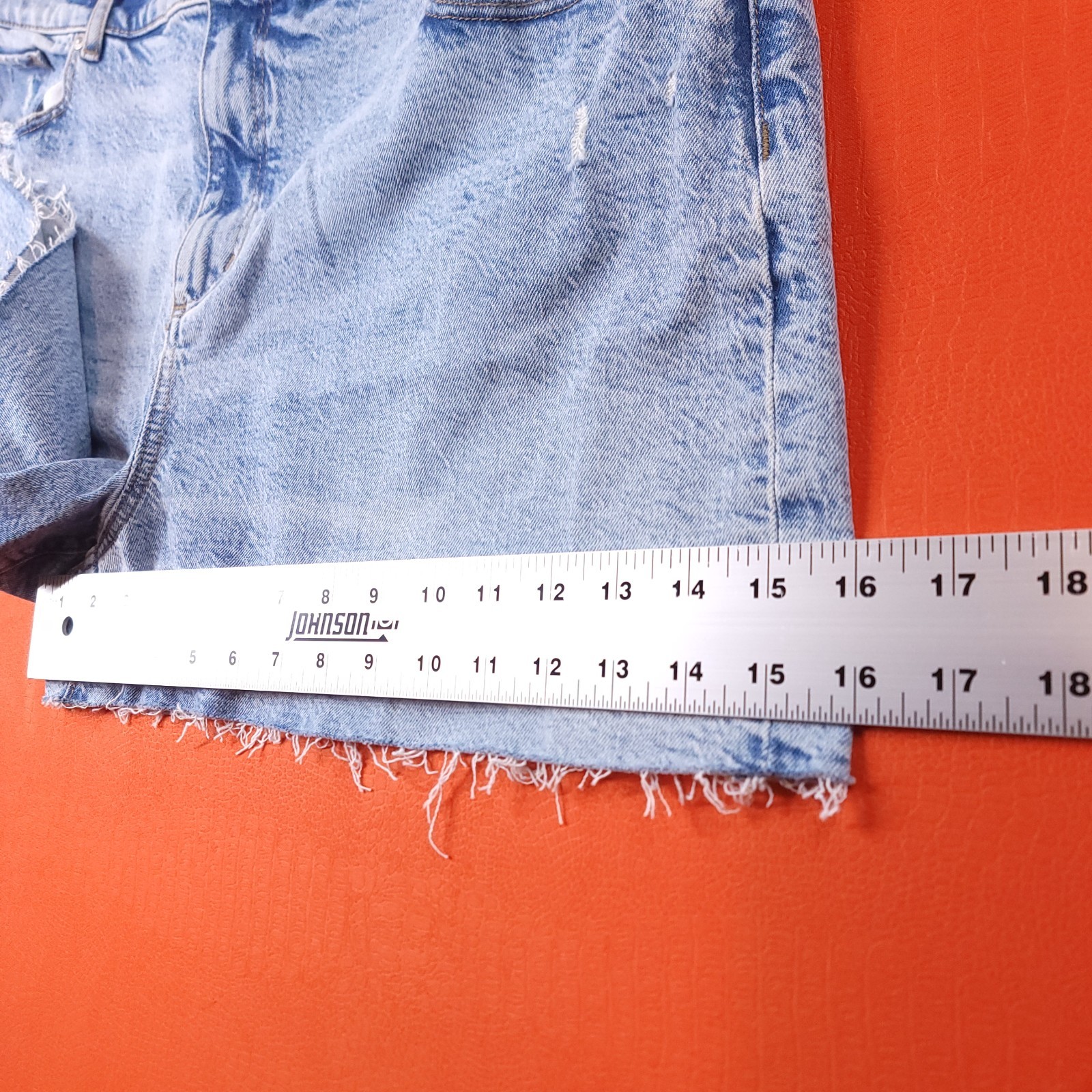 Loft Women’s Distressed Fringe Hem 3″ Light Jean Shorts Size 18 NEW