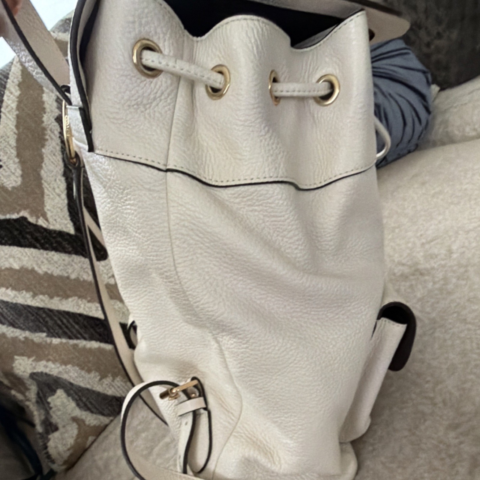 Coach White Drawstring Backpack Turn Lock, Gold Hardware, Detachable Strap
