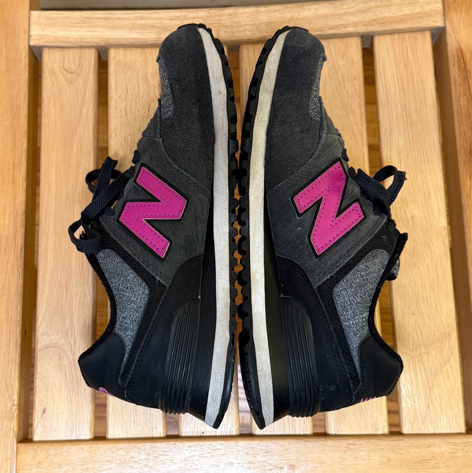 New Balance 574 WL574WTB Womens 8 Gray Suede Pink Purple Athletic Shoes Sneakers