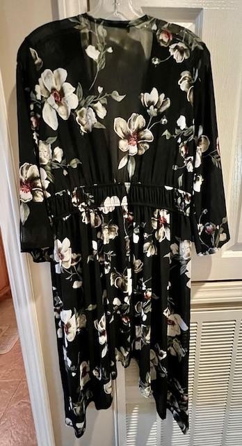 EMBER, Beach Cover UP, LG, tie front, pre-owned, Black w/ floral print