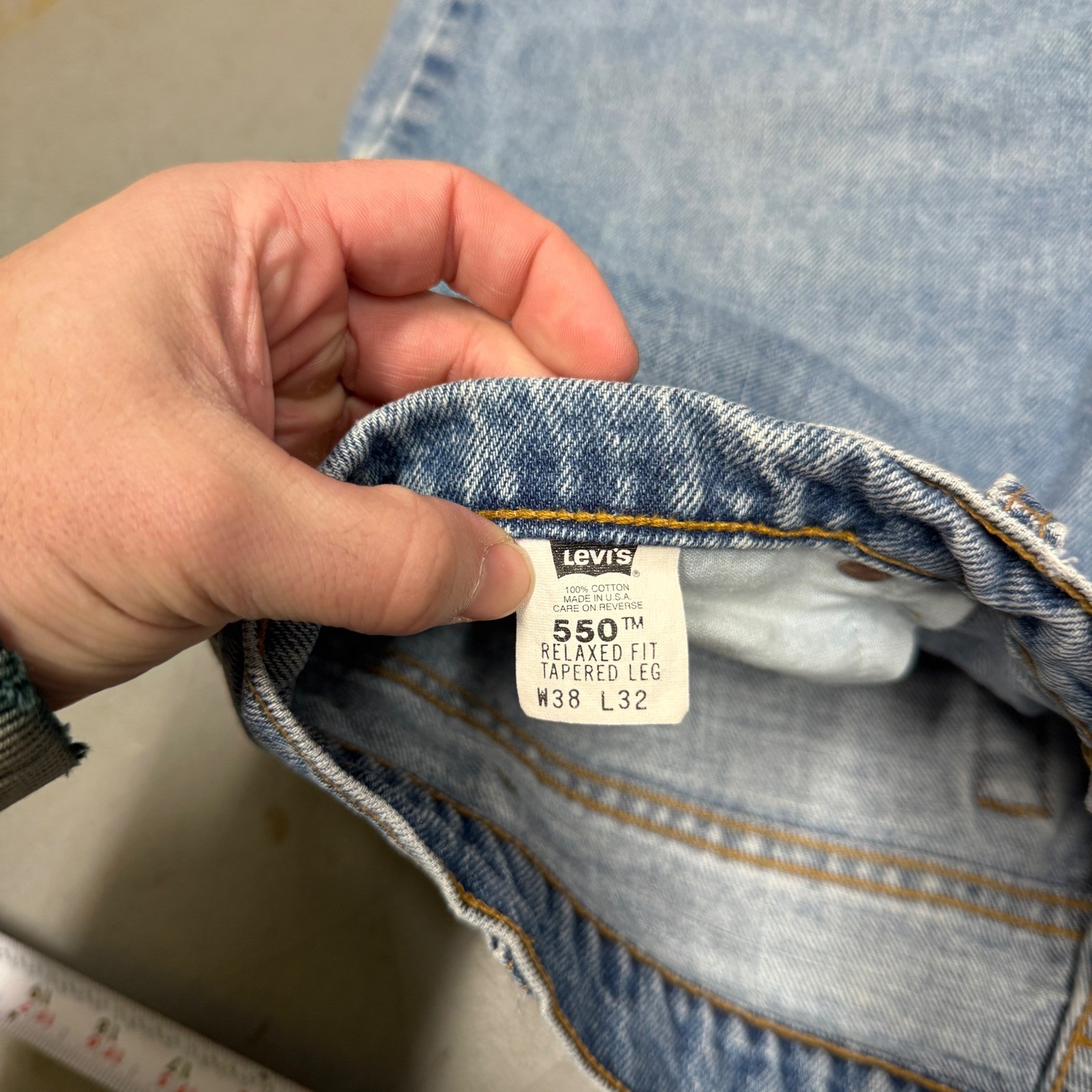 Vintage Levi’s 550 Men’s 90s Blue Jeans 1996 Made in USA Tapered 34 x 31