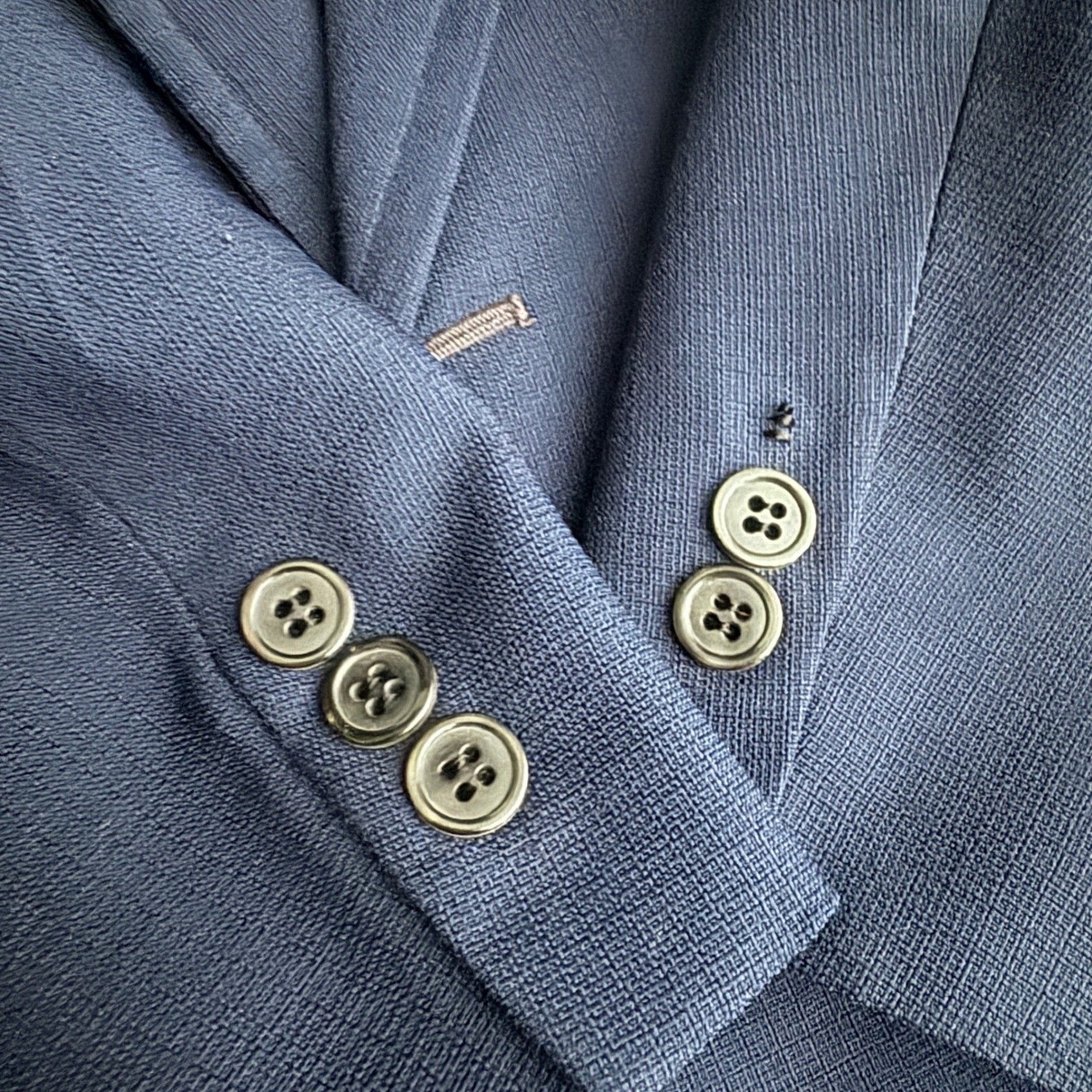 1970s Haspel Suit Mens 38R 32W Blue Textured 2-Button Notch Lapel Vintage USA