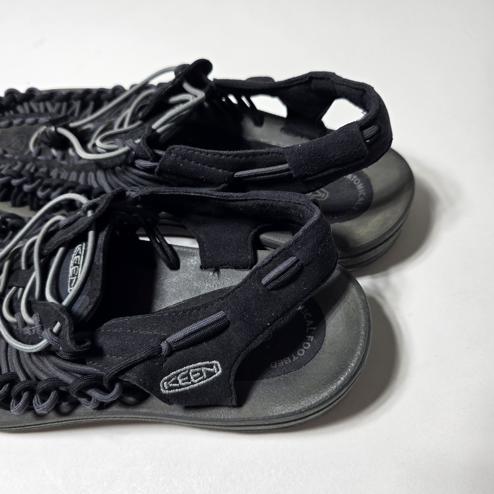 KEEN Men’s Uneek Classic Two-Cord Sandal Black Gray Sz 10.5