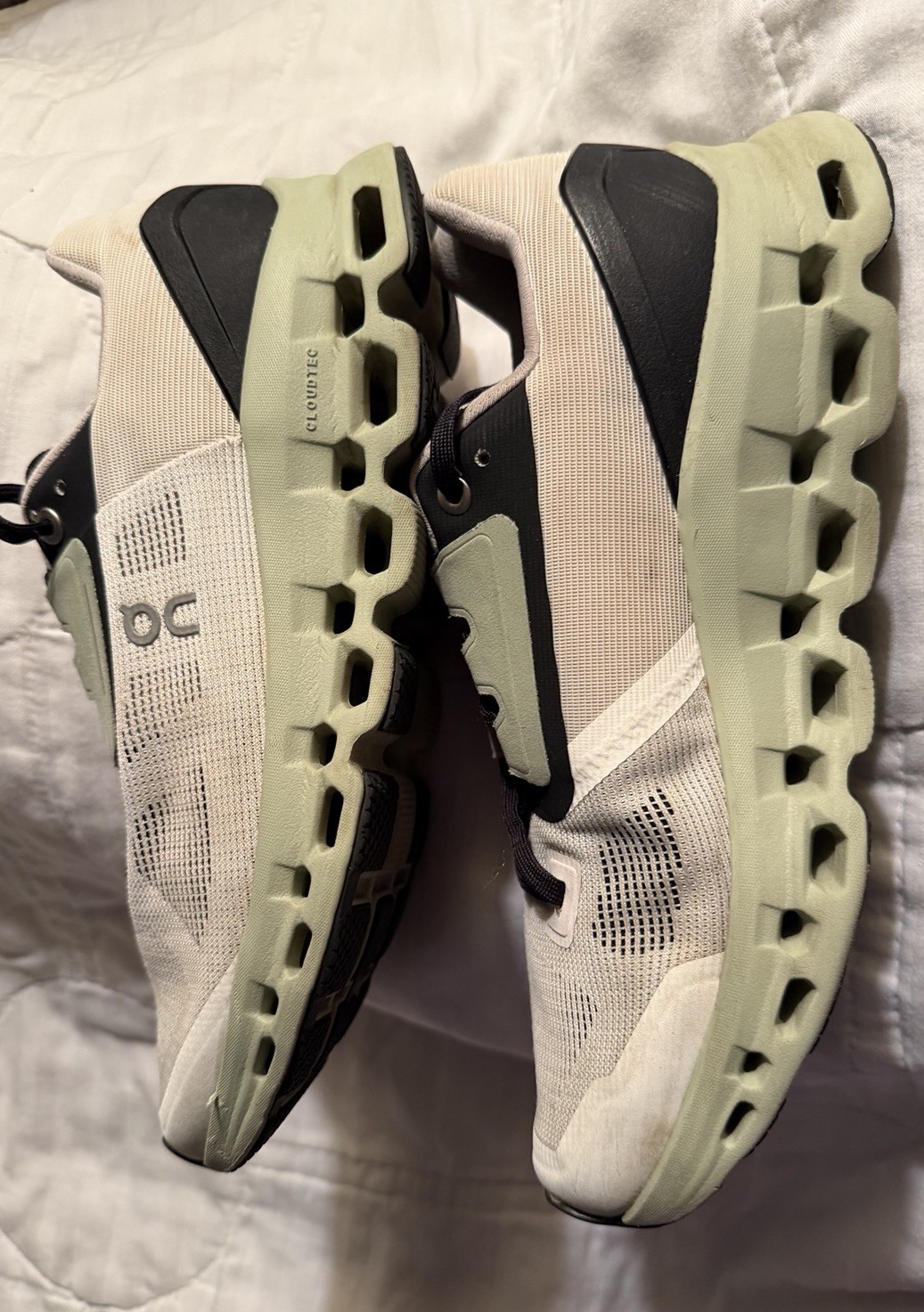 ON Cloudstratus White, Black, Mint Green Accent Women 9 – Style 39.98997. Preown