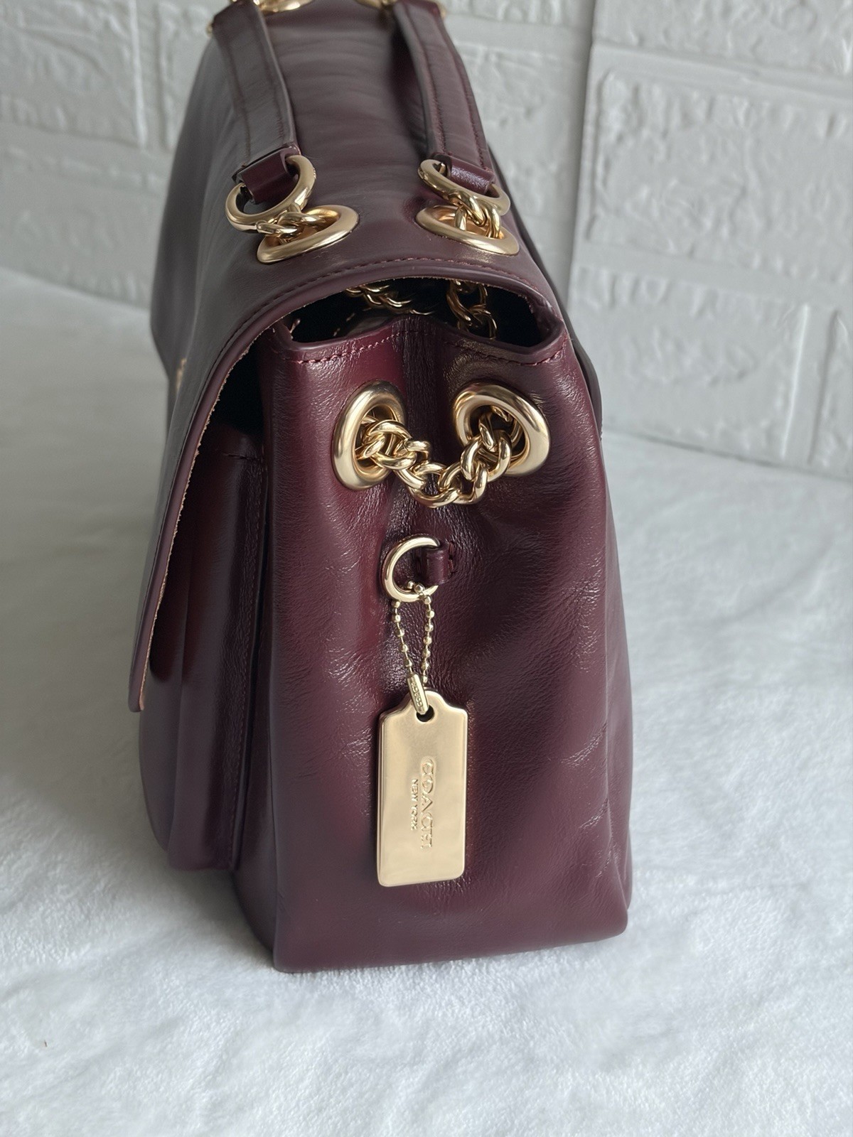 Coach Burgundy Small Crossbody Shoulder Bag Push Lock Chain Strap Gold Lined