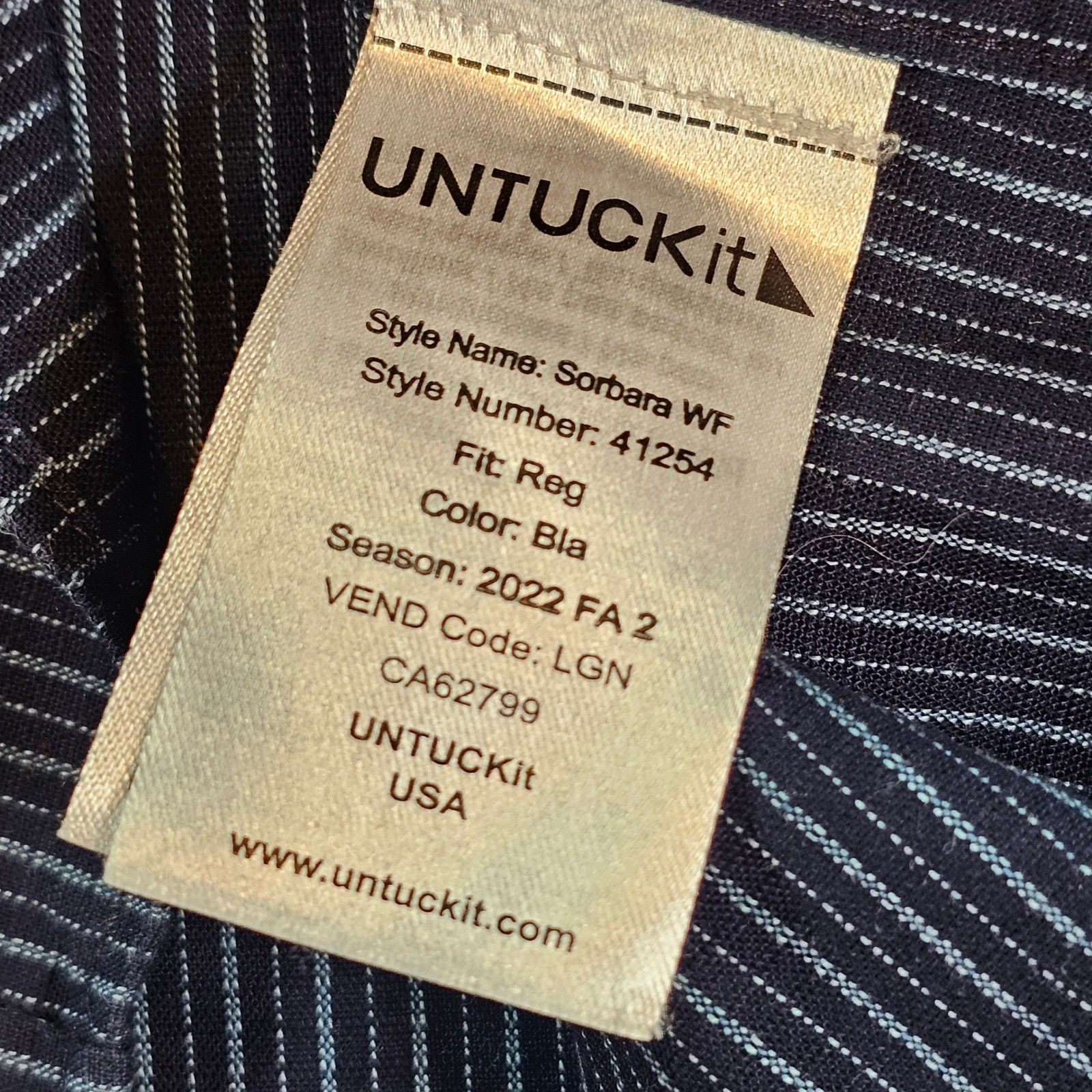 UNTUCKit Sorbara WF Navy Blue White Stripe Wrinkle Free Shirt XL Regular 41254