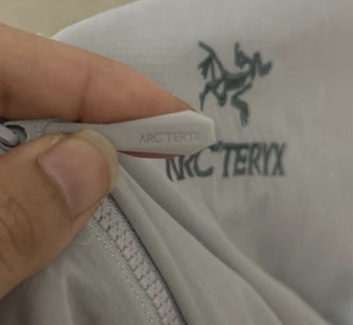 Arc’teryx Atom SL hoody Hooded Full Zip Jacket Logo Nylon “Solitude”