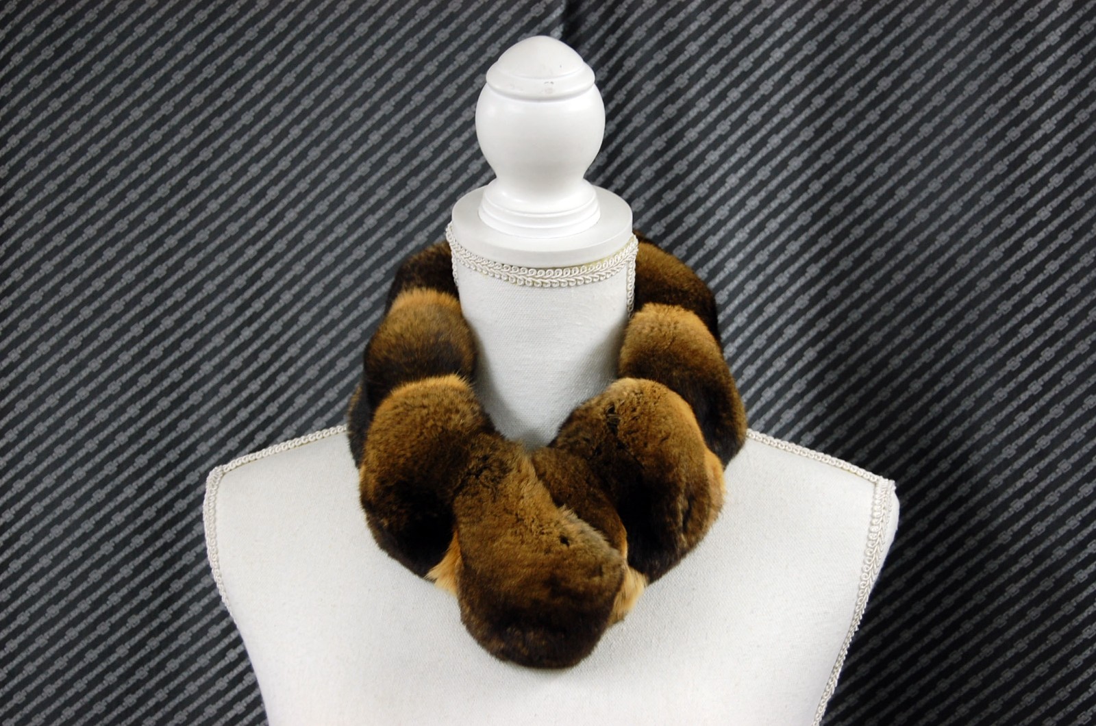 Luxury Chinchilla Fur Scarf with Nutria Fur Lining, Handmade in Japan, 60cm