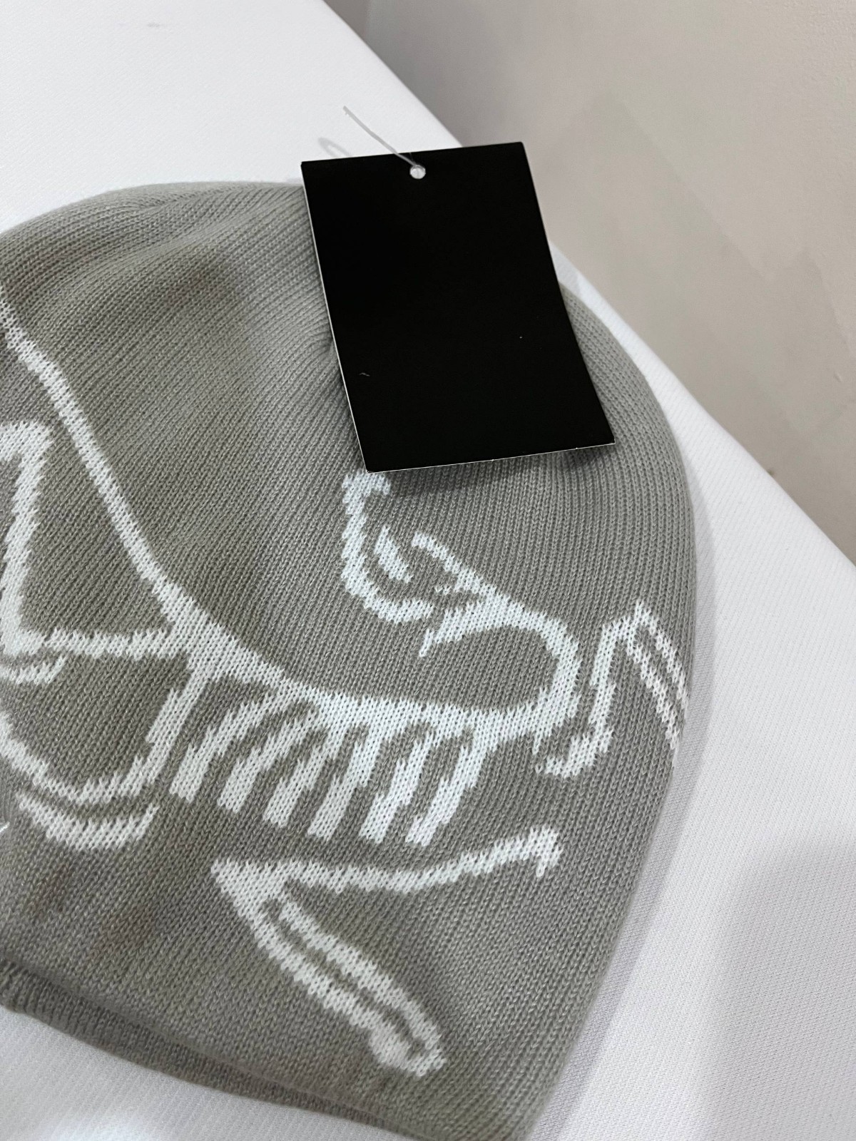 Arc’teryx Bird Graphic Beanie V2 Gray Knit Hat Unisex NWT