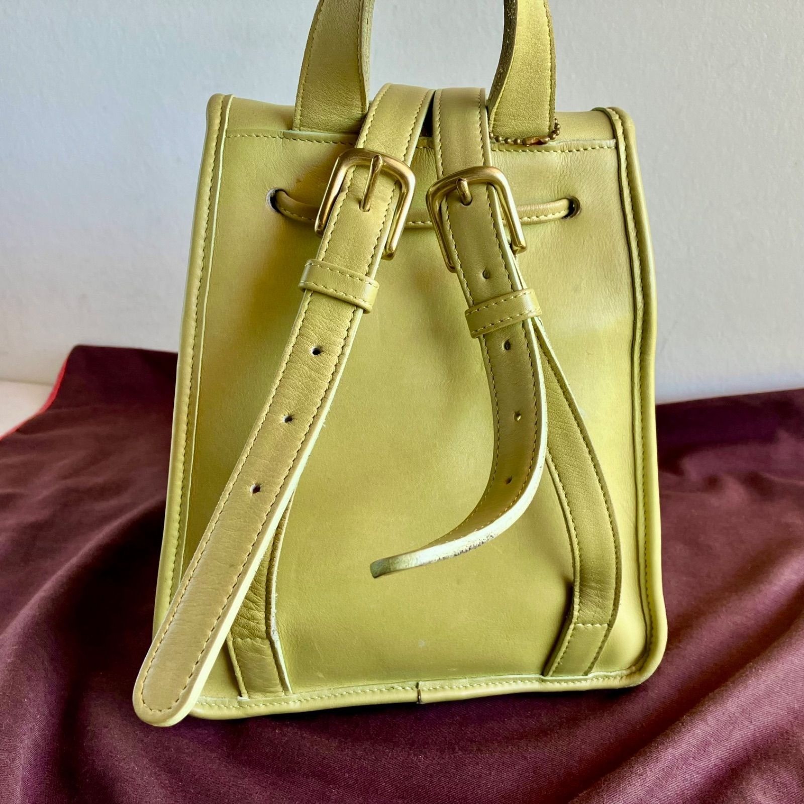 COACH Vintage Daypack Drawstring Turnlock Backpack Lime Green Leather USA Auth