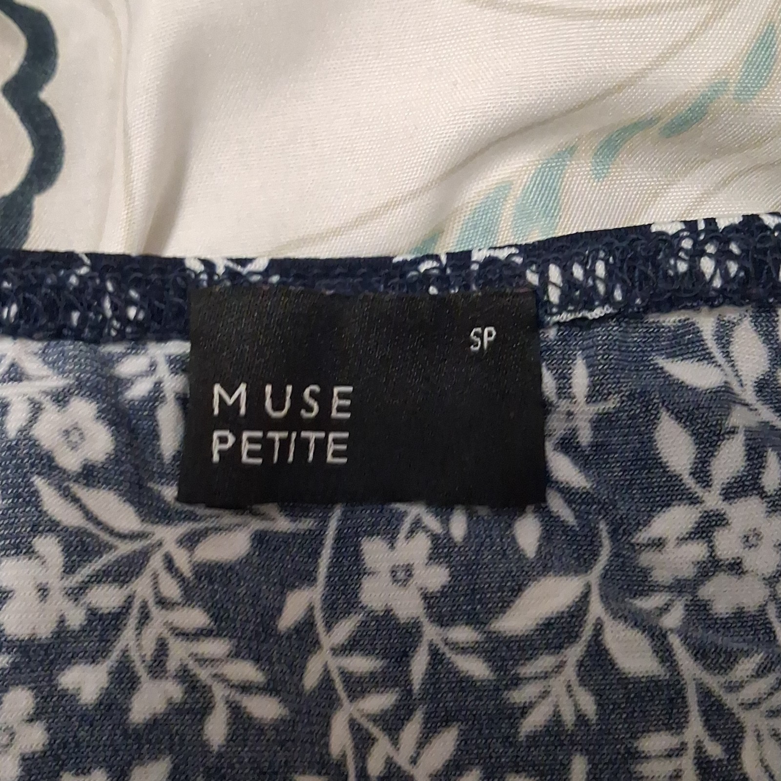(20) Muse Petite SP Blue/White Floral V-Neck Sleeveless Strappy Sleeve Dress