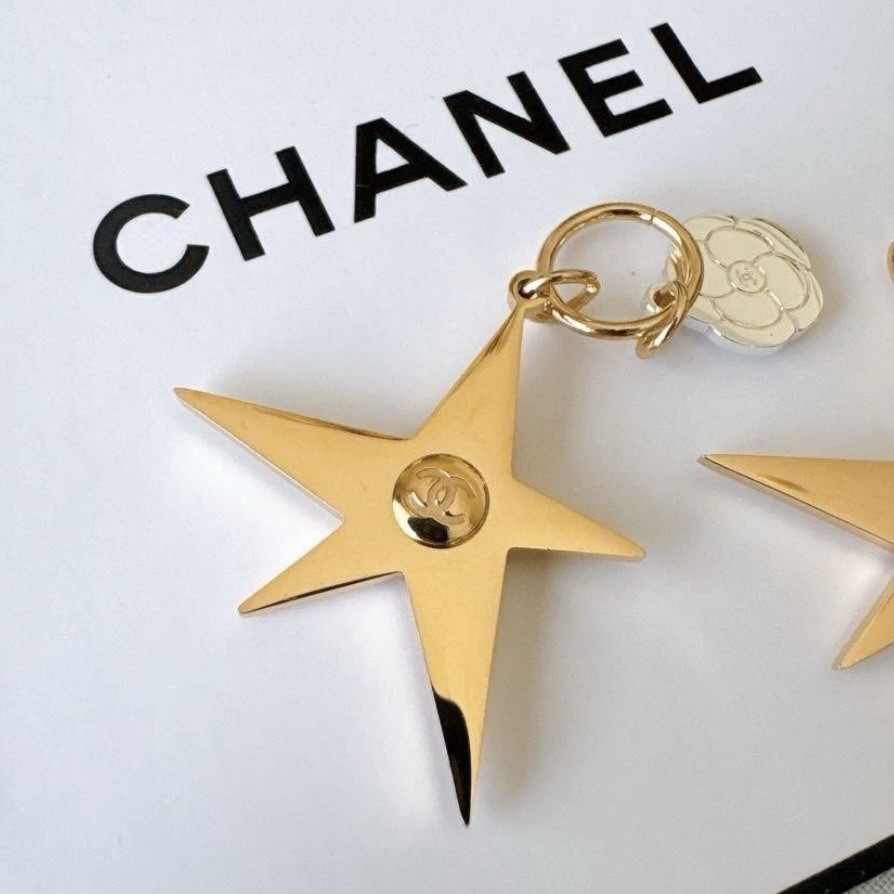 CHANEL Holiday Christmas Limited Edition Novelty Gold Star Charm With Box