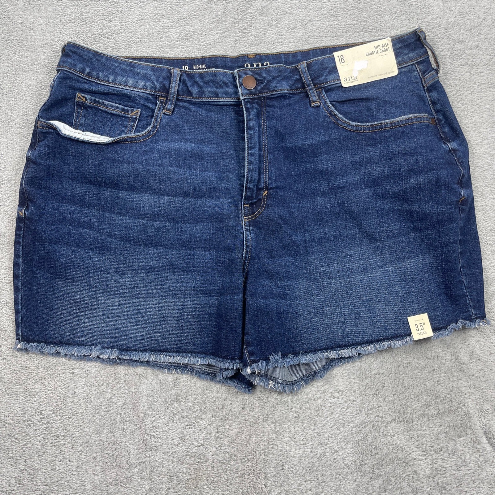 a.n.a Shortie Short Women 18 Blue Mid-Rise Denim Raw Hem 3.5″ Inseam Stretch