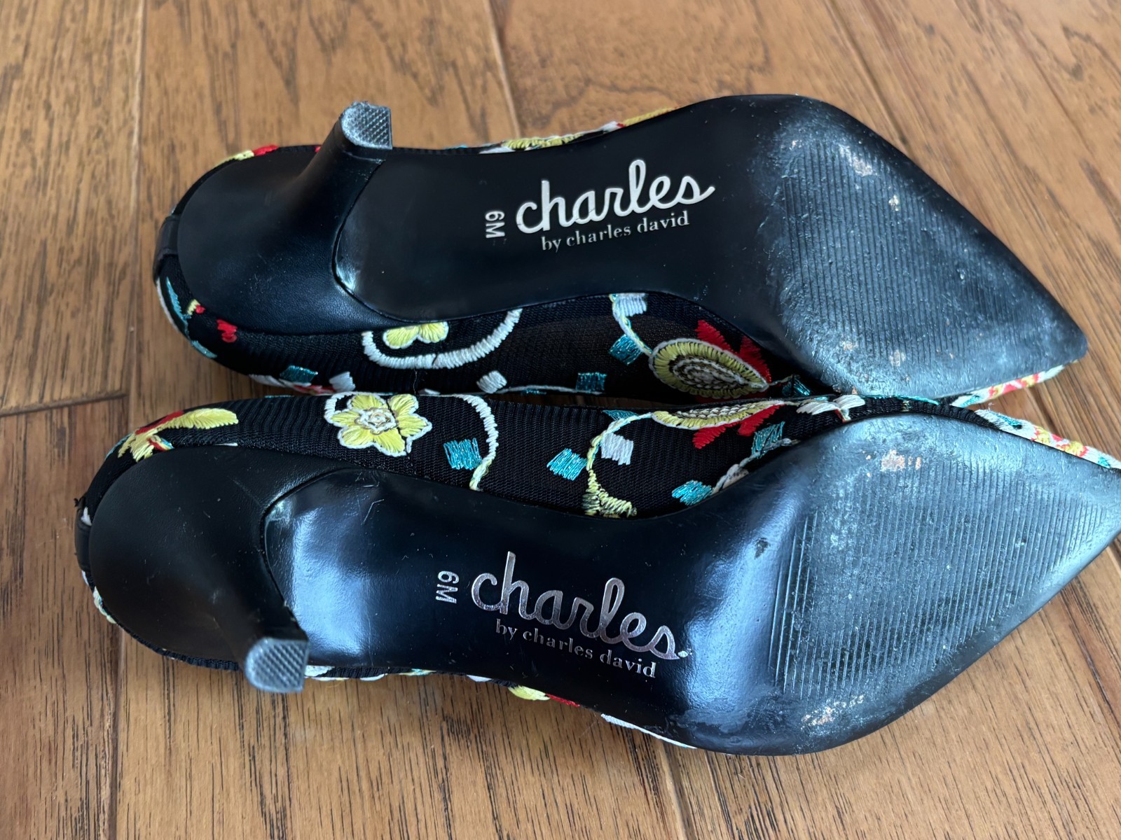 Charles by Charles David Embroidered Floral Pointed Toe Heels Size 6M Black Pump