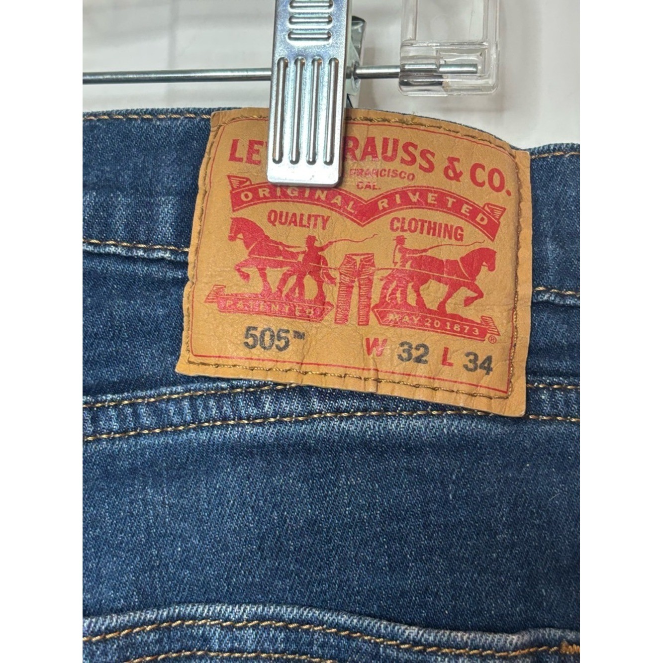 EUC Levi’s 505 Men’s Classic Straight Leg Jeans in Deep Blue Wash size 32×34