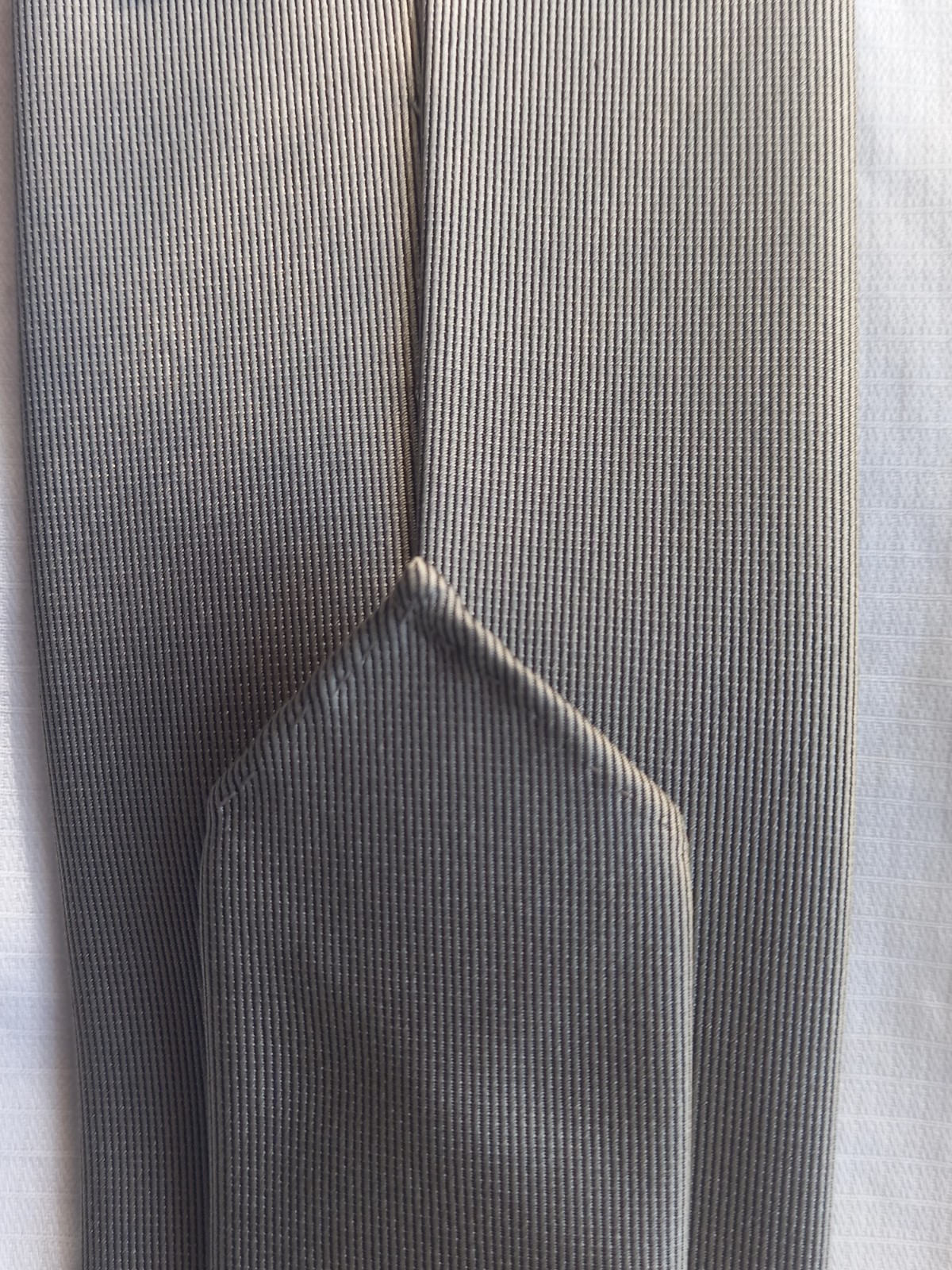 GRAY SOLID COLOR TIE BRAND: HÈRMES, FRANCE