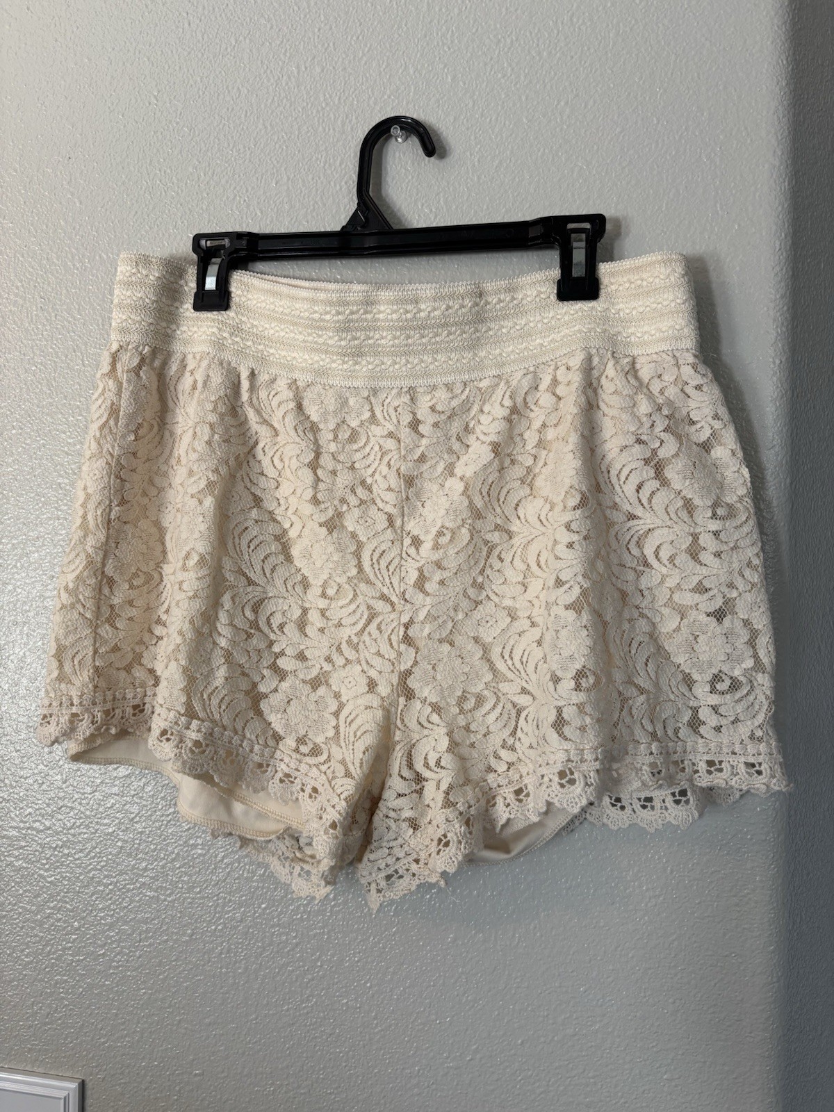 Ambiance Apparel Cream Lace Pull On Boho Shorts Scalloped Crochet Size 3XL