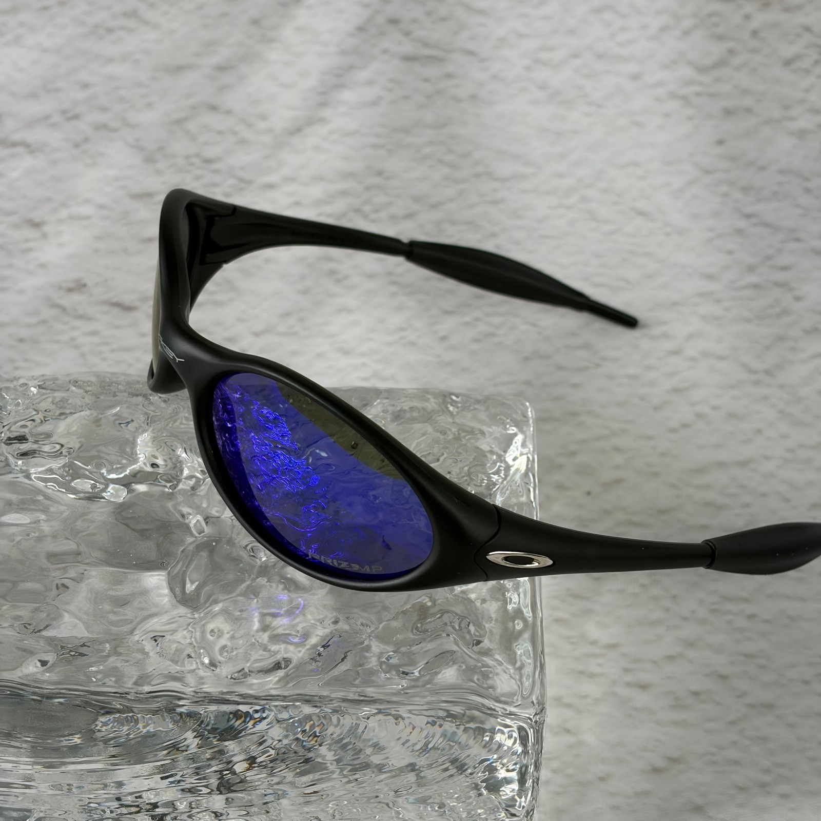 Vintage Oakley Minute Polarized Sunglasses Matte Black Frame Purple Blue Lens