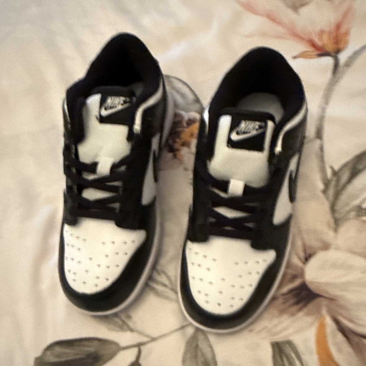 Nike Boys/girls Black/White Low Top Lace Up Colorblock Sneakers US 2Y CW7722-001