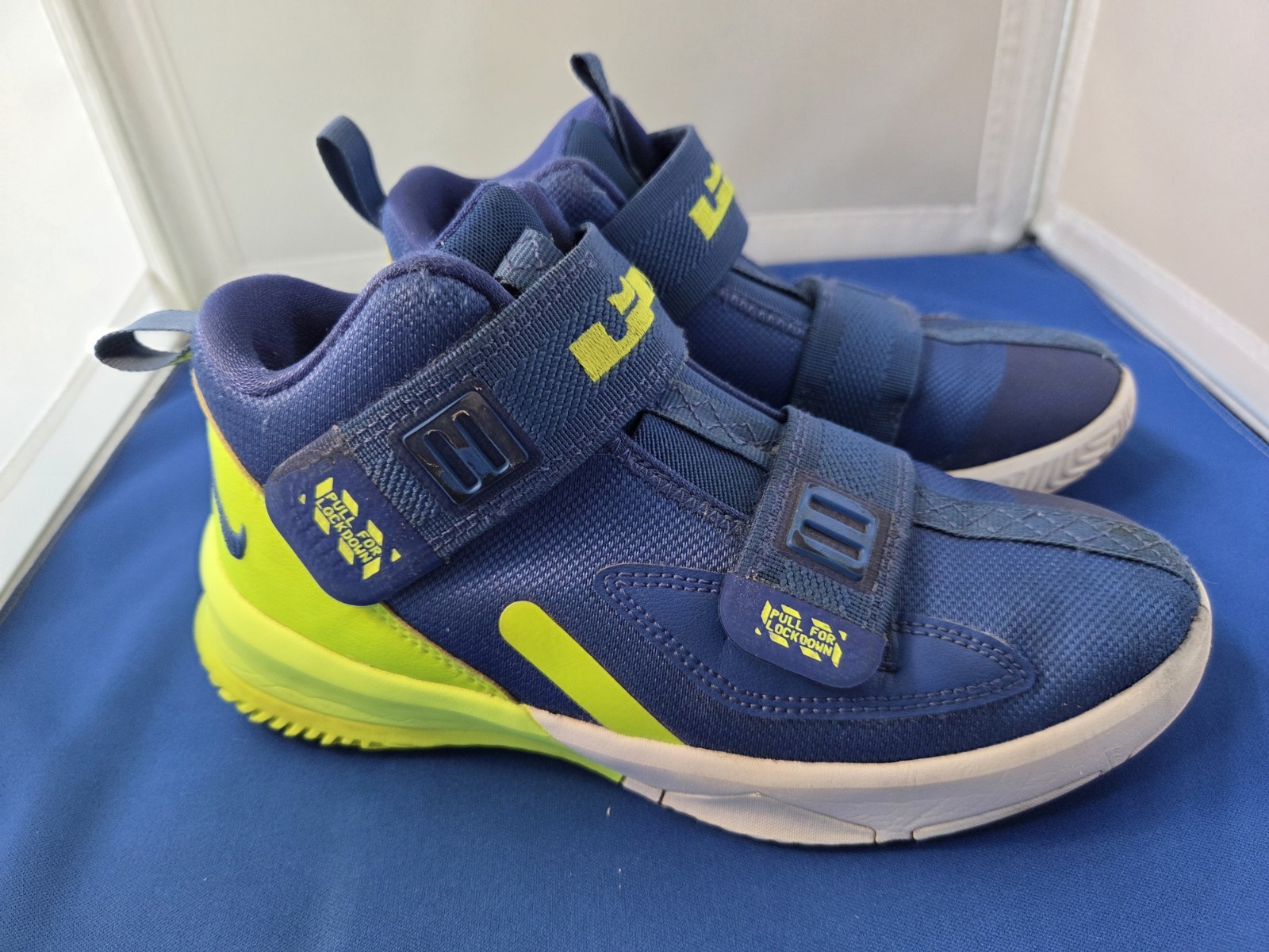 Nike LeBron Soldier Kids Mid Top Blue/Green Hook & Loop Strap Sneakers 2.5