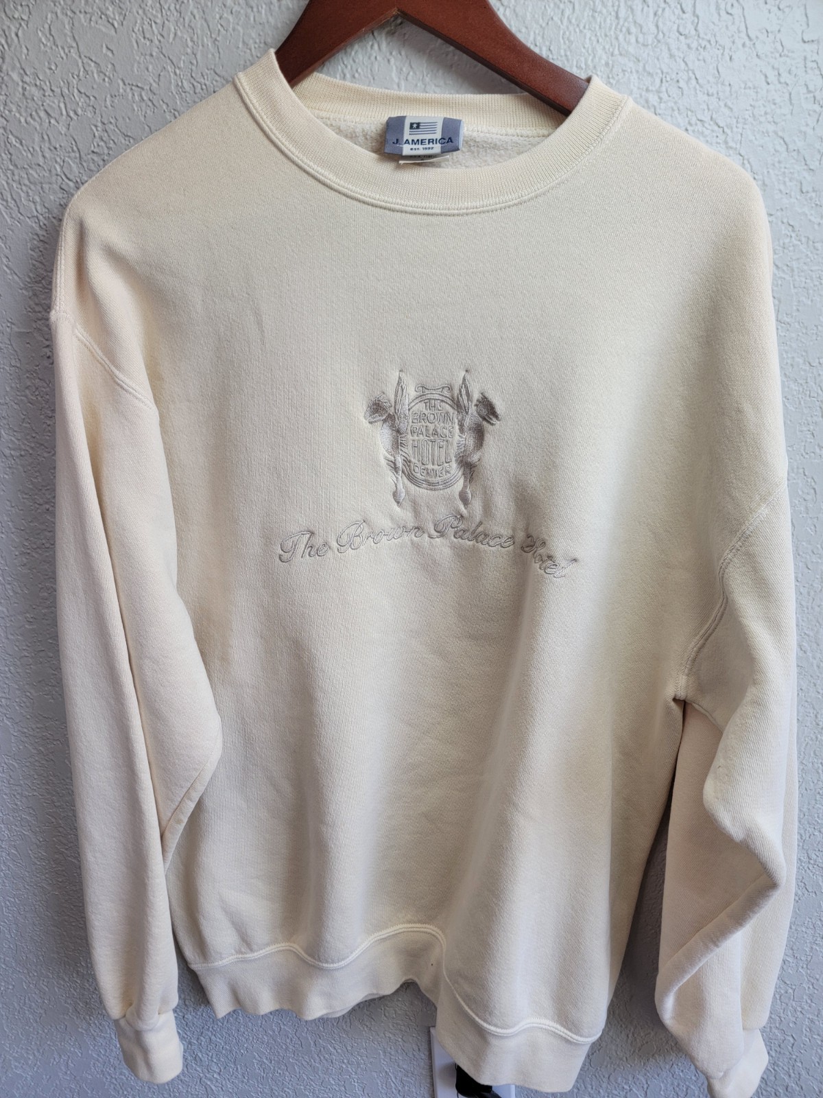 J America Brown Palace Hotel Crewneck Sweatshirt Sz S Ivory Embroidered Colorado