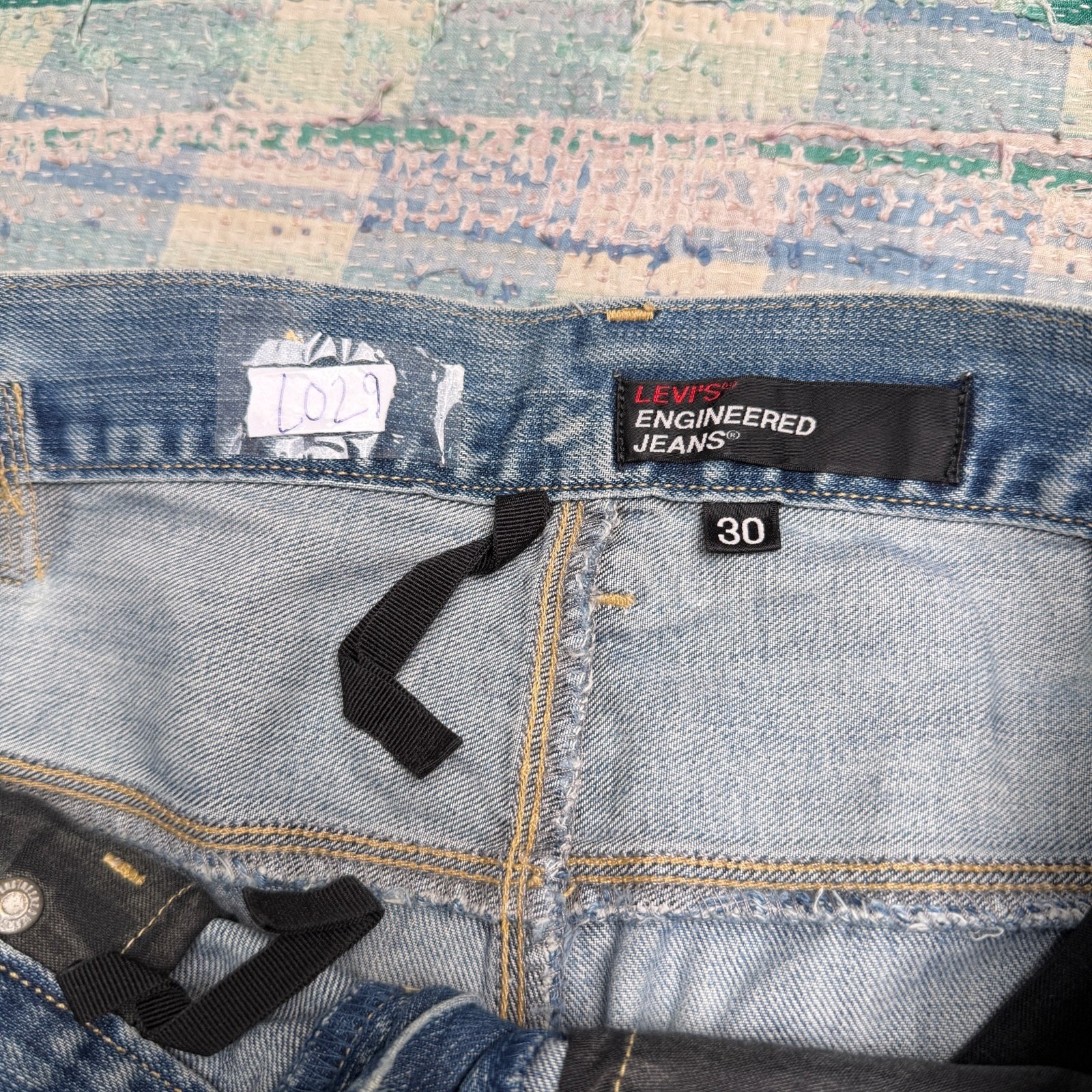 vintage Levis Engineered Jeans Mens Blue Light Wash Twisted Buckle Back 33×33
