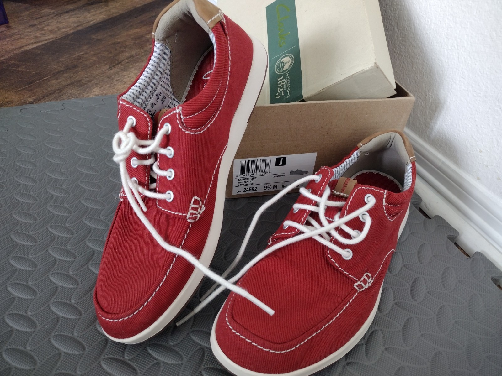 Clarks Norwin Vibe Men’s Red Canvas Lace-Up Sneakers Round Toe 9.5 G