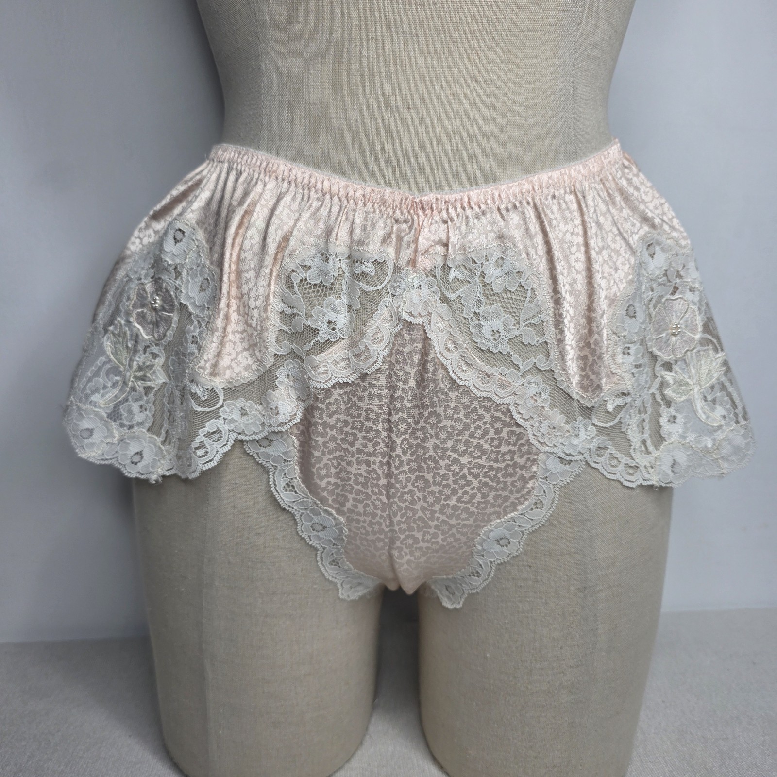 Vintage Sara Beth Women’s Lacey Nylon Knickers Panties