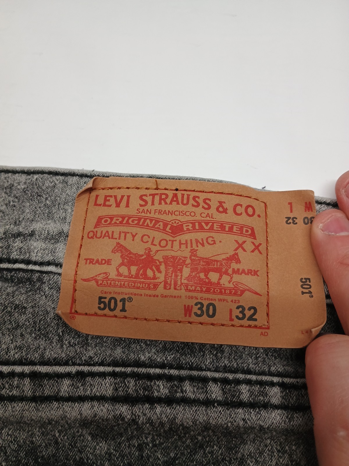 Levi’s 501 Jeans San Francisco 30×32 Gray Stonewash Check Description